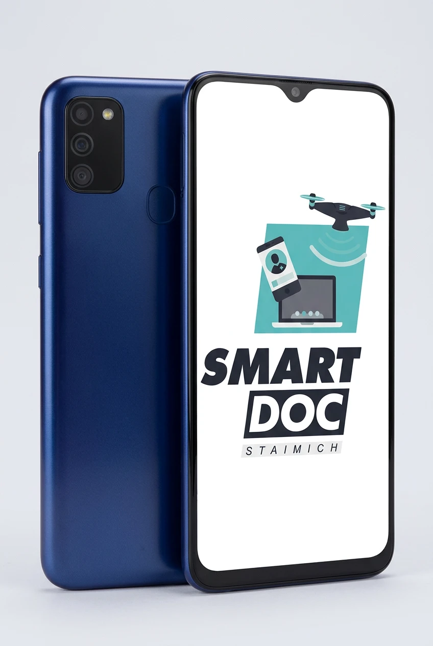Galaxy M21 mit SmartDoc-Staimich-Logo auf dem Display, dahinter ein zweites Galaxy M21 von hinten